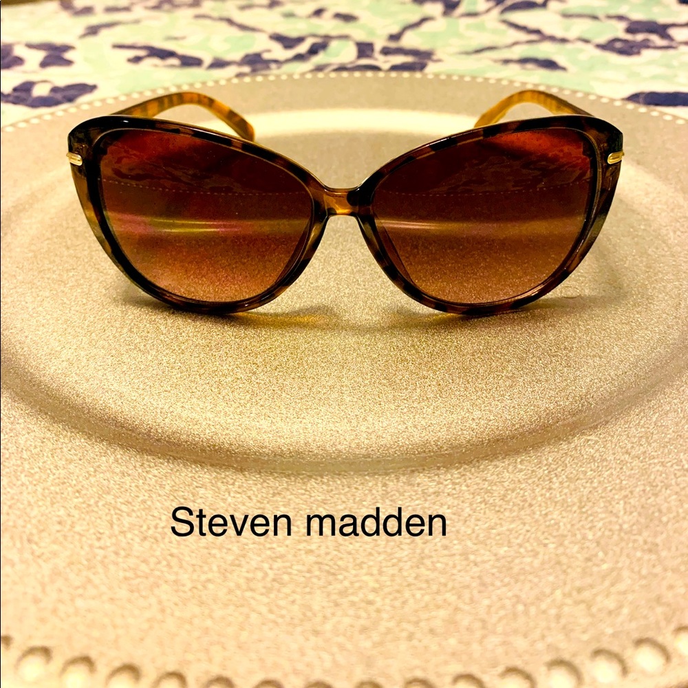 Steve Madden sunglasses